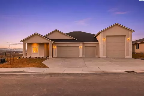 867 Thebes St, West Richland, WA 99353