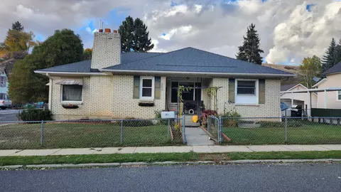 303 E Cooper St, Colfax, WA 99111 photo 1