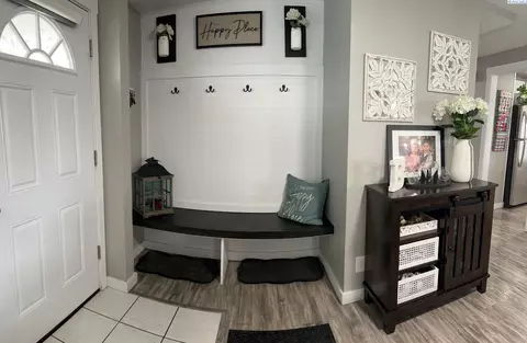 Entry Way - 1723 N 19th Ave, Pasco, WA 99301 photo 1 of 1