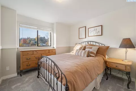 Bedroom - 1330 SW Wadleigh Dr, Pullman, WA 99163 photo 2 of 3