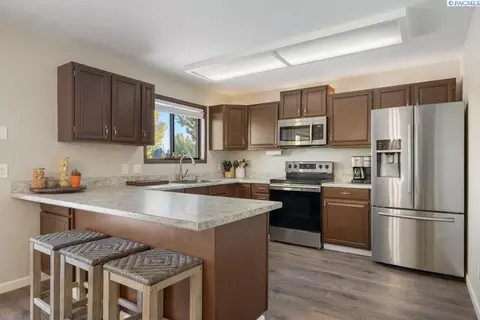 Kitchen - 1330 SW Wadleigh Dr, Pullman, WA 99163 photo 1 of 3