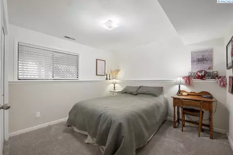 Bedroom - 1330 SW Wadleigh Dr, Pullman, WA 99163 photo 3 of 3