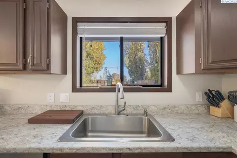 Kitchen - 1330 SW Wadleigh Dr, Pullman, WA 99163 photo 3 of 3