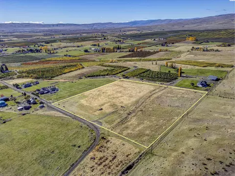 440 Yule Rd, Yakima, WA 98908