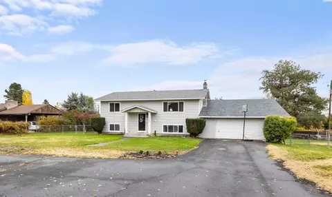 2202 Hill Dr, Grandview, WA 98930