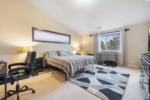 Bedroom - 5616 Taft Dr, Pasco, WA 99301 photo 4 of 6
