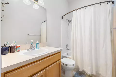 Bath - 5616 Taft Dr, Pasco, WA 99301 photo 1 of 3