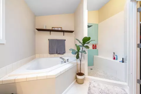 Bath - 5616 Taft Dr, Pasco, WA 99301 photo 3 of 3