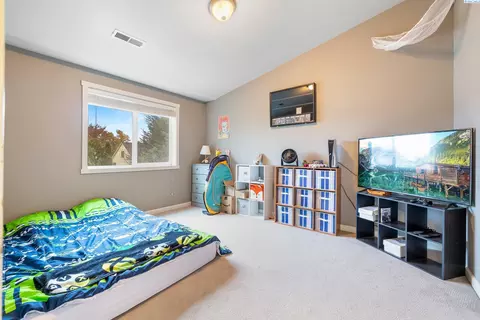 Bedroom - 5616 Taft Dr, Pasco, WA 99301 photo 3 of 6
