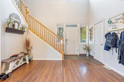 Entry Way - 5616 Taft Dr, Pasco, WA 99301 photo 6 of 7