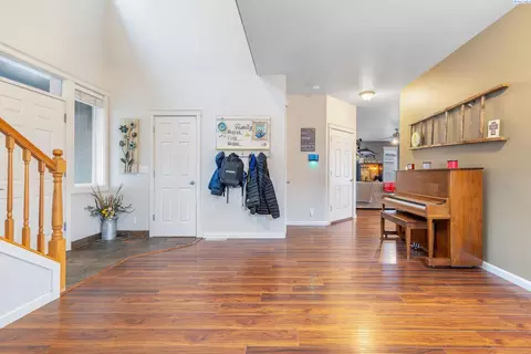 Entry Way - 5616 Taft Dr, Pasco, WA 99301 photo 5 of 7