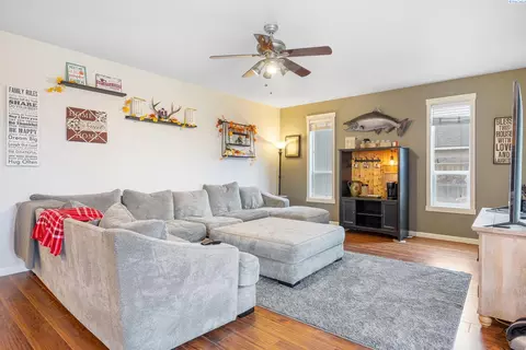 Living - 5616 Taft Dr, Pasco, WA 99301 photo 1 of 1