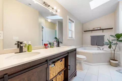 Bath - 5616 Taft Dr, Pasco, WA 99301 photo 2 of 3