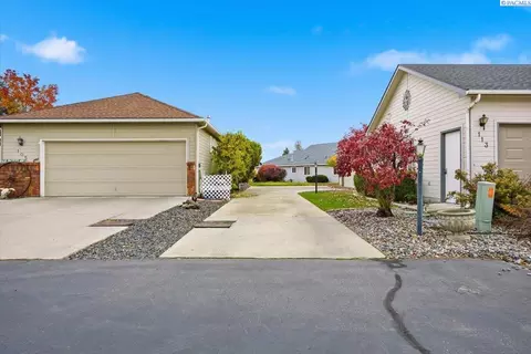 109 Augusta Ln, Pasco, WA 99301