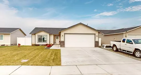 907 E Cascade St, Othello, WA 99344 photo 1