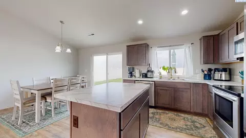 907 E Cascade St, Othello, WA 99344 photo 6