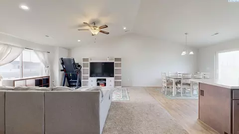 907 E Cascade St, Othello, WA 99344 photo 12