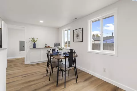 Dining - 1915 Riverview Dr, Pasco, WA 99301 photo 1 of 1