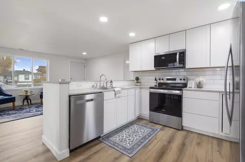 Kitchen - 1915 Riverview Dr, Pasco, WA 99301 photo 3 of 3