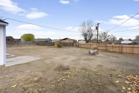 Exterior - 1915 Riverview Dr, Pasco, WA 99301 photo 4 of 4