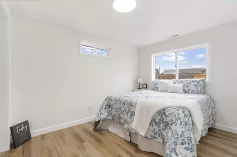 Bedroom - 1915 Riverview Dr, Pasco, WA 99301 photo 1 of 3