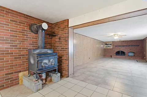 Living - 9715 W Court St, Pasco, WA 99301 photo 4 of 9