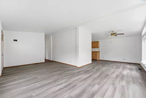 Living - 9715 W Court St, Pasco, WA 99301 photo 1 of 9