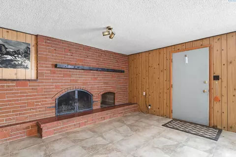 Living - 9715 W Court St, Pasco, WA 99301 photo 3 of 9