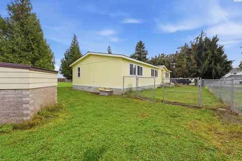 Exterior - 9715 W Court St, Pasco, WA 99301 photo 9 of 14