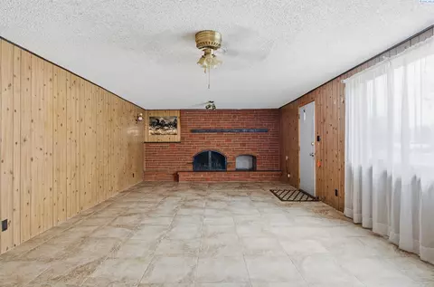 Living - 9715 W Court St, Pasco, WA 99301 photo 7 of 9