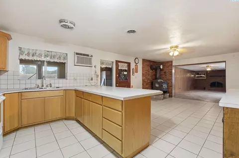 Kitchen - 9715 W Court St, Pasco, WA 99301 photo 2 of 3
