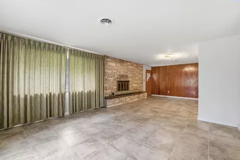 Living - 9715 W Court St, Pasco, WA 99301 photo 8 of 9