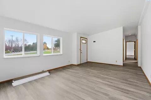 Living - 9715 W Court St, Pasco, WA 99301 photo 5 of 9