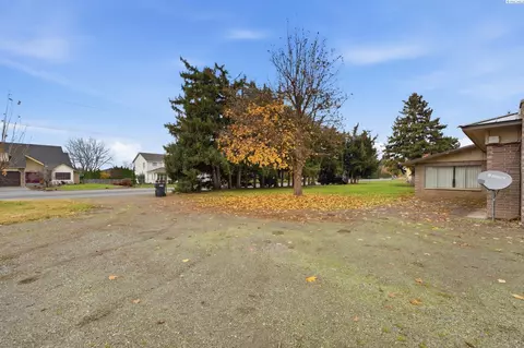 Exterior - 9715 W Court St, Pasco, WA 99301 photo 2 of 14