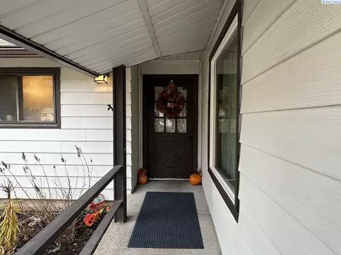 Exterior - 2002 N Cedar St, Colfax, WA 99111 photo 2 of 8
