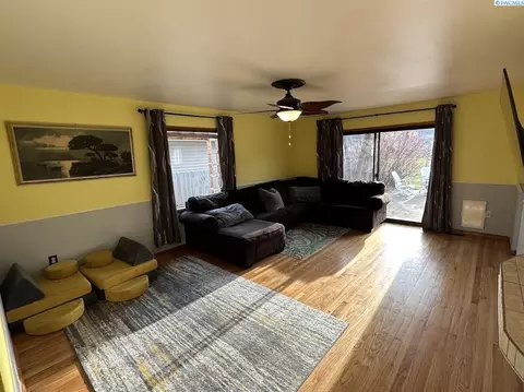 Living - 2002 N Cedar St, Colfax, WA 99111 photo 1 of 3