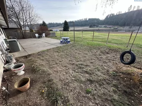 Exterior - 2002 N Cedar St, Colfax, WA 99111 photo 5 of 8