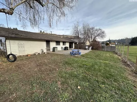Exterior - 2002 N Cedar St, Colfax, WA 99111 photo 6 of 8