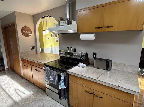 Kitchen - 2002 N Cedar St, Colfax, WA 99111 photo 3 of 3