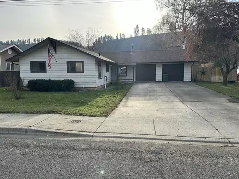 Exterior - 2002 N Cedar St, Colfax, WA 99111 photo 7 of 8
