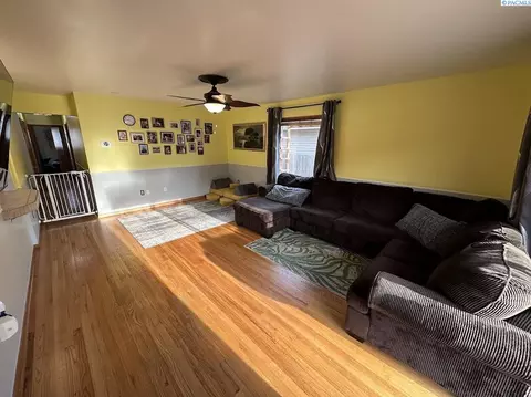 Living - 2002 N Cedar St, Colfax, WA 99111 photo 2 of 3
