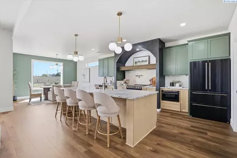 29183 Mammoth Dr, Kennewick, WA 99338
