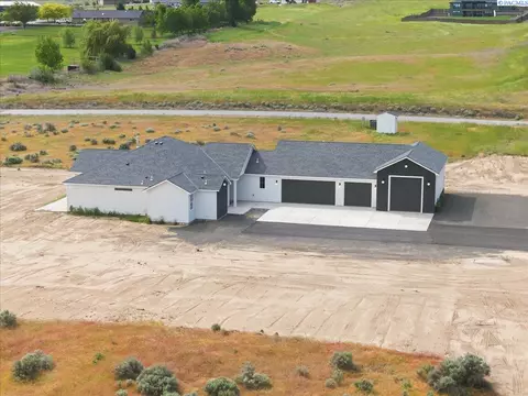 29183 Mammoth Dr, Kennewick, WA 99338