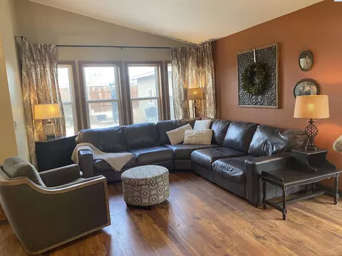 Living - 4111 Hilltop Dr, Pasco, WA 99301 photo 2 of 4