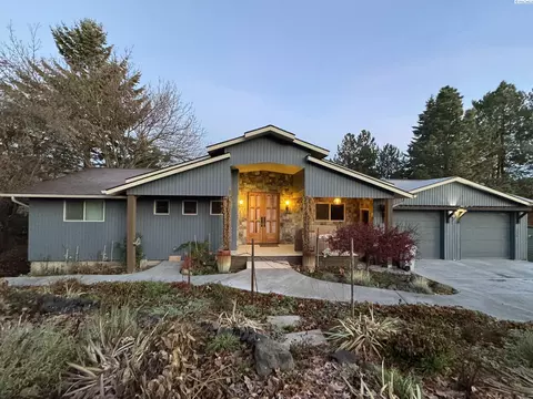 800 SE Meadow Vale Dr, Pullman, WA 99163 photo 1
