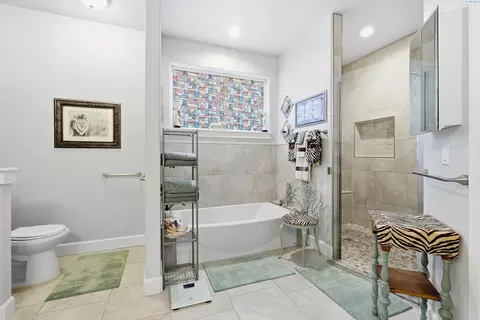Bath - 6014 Cotswold Ln, Pasco, WA 99301 photo 1 of 2