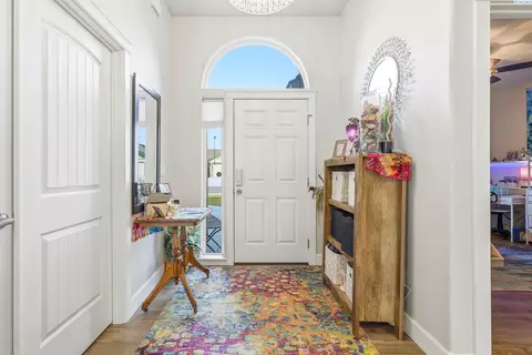 Entry Way - 6014 Cotswold Ln, Pasco, WA 99301 photo 1 of 2