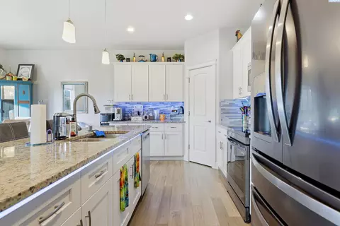 Kitchen - 6014 Cotswold Ln, Pasco, WA 99301 photo 2 of 3