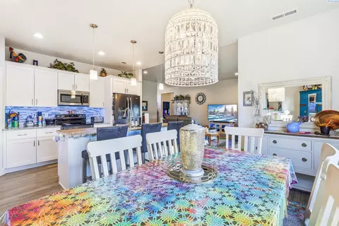 Dining - 6014 Cotswold Ln, Pasco, WA 99301 photo 2 of 2