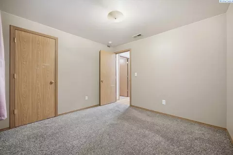 Bedroom - 9703 Percheron Dr, Pasco, WA 99301 photo 6 of 8
